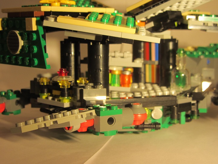 LEGO MOC - Submersibles - Тортилус: Интерьер с поднятыми панелями.