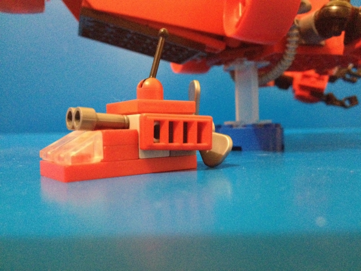 LEGO MOC - Submersibles - Глубина - 2000 метров....: Минидрон может выплывать в 'открытое море' и исследовать уголки морского дна, недоступные для крупных аппаратов.
