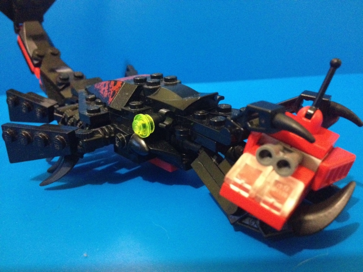 LEGO MOC - Submersibles - Глубина - 2000 метров....: Но из-за небольших размеров минидрон может стать лёгкой 'добычей' для крупных морских хищников, таких как Ортакрон.