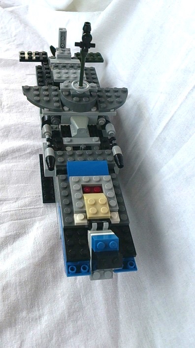LEGO MOC - Submersibles - Подводная лодка 'К-15': Вид спереди. Хорошо видны перископ, горизонтальные рули управления и малые ракеты.