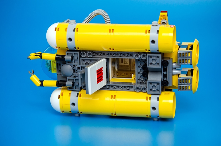 LEGO MOC - Submersibles - FLOUNDER EX-1: Люк выхода в море
