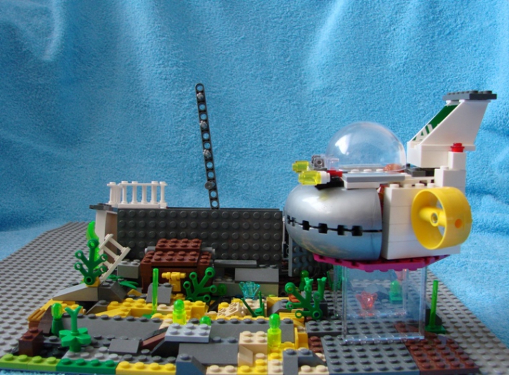 LEGO MOC - Submersibles - Вперед, за сокровищами!: Пора искать место для 'парковки'.