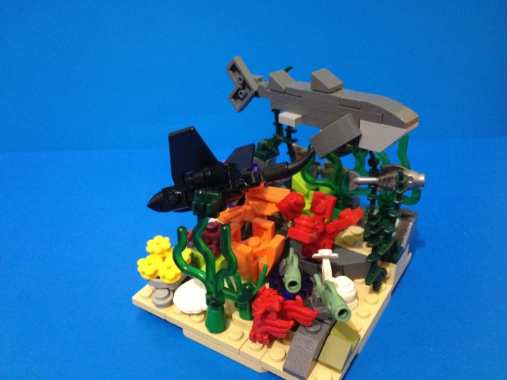 LEGO MOC - Battle of the Masters 'In cube' - Океан в кубе.: Теперь рассмотрим саму самоделку.<br />
вся она расположена на пластине 10 на 10, согласно правилам конкурса. В высоту она тоже не превышает 10 пинов. 