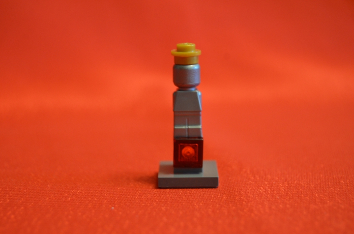 LEGO MOC - Battle of the Masters 'In cube' - Атака на Темный Замок: Статуя бывшего короля. Правда, неизвестно, почему скелеты не снесли ее…