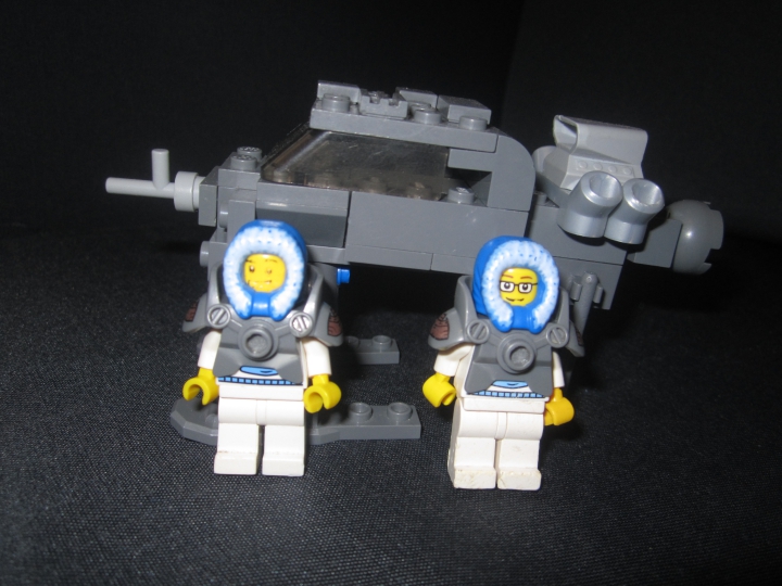 LEGO MOC - Инопланетная жизнь - Mealon-43: Это ученые Джек Чезвордсон и Майкл Уиллс.