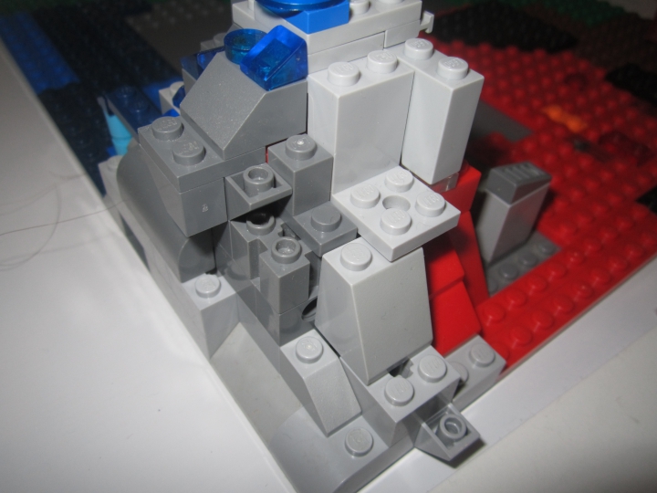 LEGO MOC - Инопланетная жизнь - Оpponunt-13. Линия контраста.: ... и скала, из которой одновременно течет лава, и бьет фонтан воды!