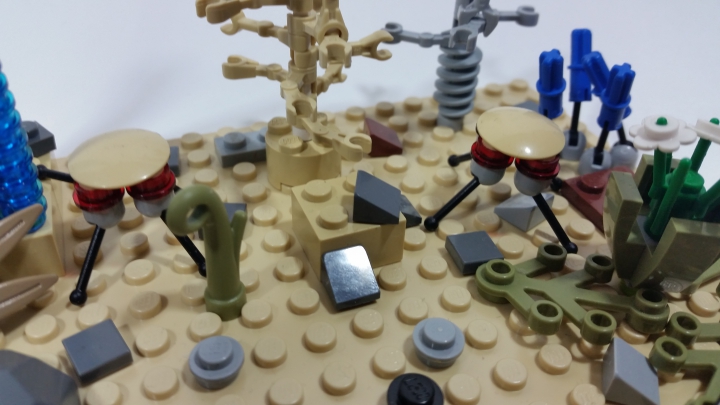 LEGO MOC - Инопланетная жизнь - Контакт состоится!: И жизнь менее разумная, но, наверняка, не менее опасная