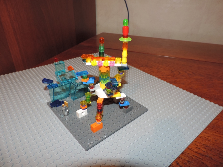 LEGO MOC - Инопланетная жизнь - Кристаллоид: Обратите внимание на оранжевые кристаллы над глазами, это осветительные кристаллы для поиска еды ночью.