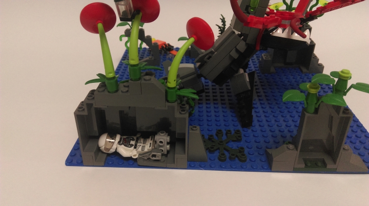 LEGO MOC - Инопланетная жизнь - За три часа до заката.: Эта планета не имеет разумного населения, а все попытки основать на ней колонии провалились...
