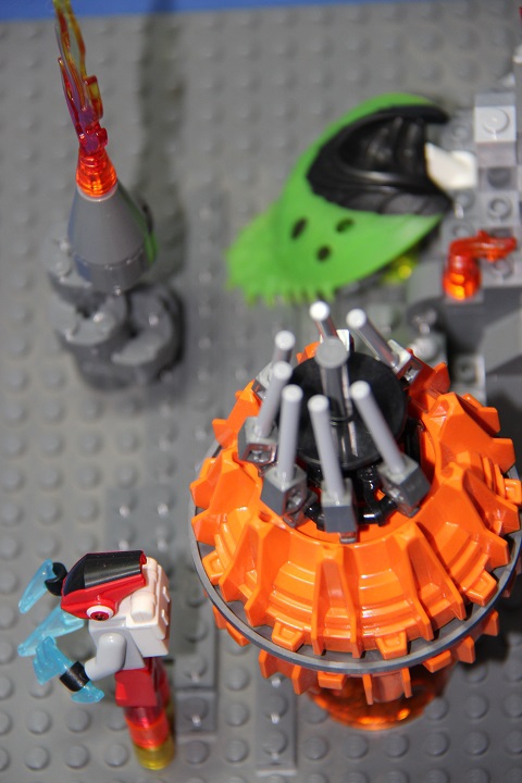 LEGO MOC - Инопланетная жизнь - Планета геофитов: Галактический рынок: Космический челнок и красный робот снова (Другой ракурс)