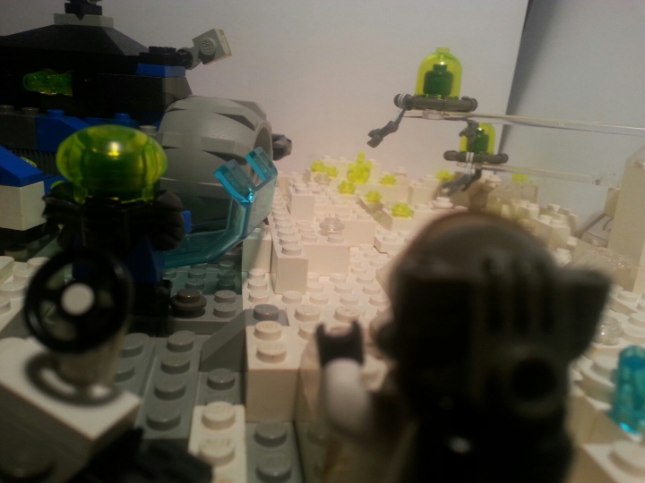 LEGO MOC - Инопланетная жизнь - На ледяной планете кипит работа.
