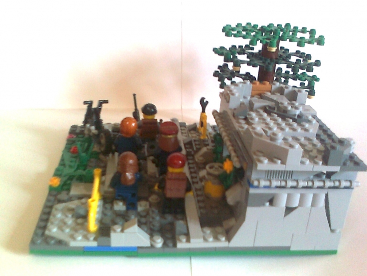 LEGO MOC - Joy and Sadness of Great Victory - Возвращение солдат: Вид с боку.