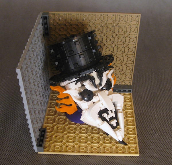 LEGO MOC - Battle of the Masters 2016 - Psycho: Работа не содержит плейтов и бриков, и спокойно помещается в объём куба 16х16, что видно на фото.<br />
<br />
Надеюсь самоделка вам понравилась, спасибо за внимание!<br />
Буду рад почитать отзывы;)