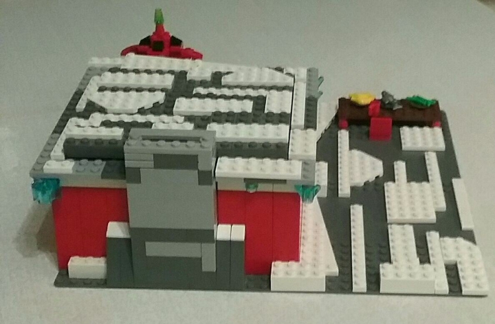 LEGO MOC - New Year's Brick 2017 - Новый год Красного волшебника: Дом: вид сзади