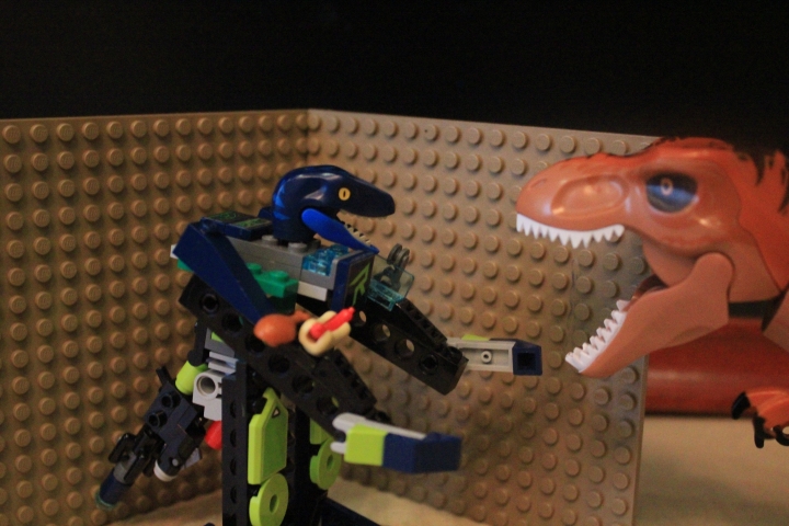 LEGO MOC - 16x16: Mech - Динобот R: Бой с Ти-Рексом.