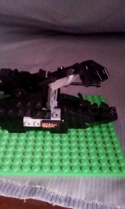 LEGO MOC - 16x16: Batman-80 - 'Бэтмен своими руками': Правая сторона лодки и рука-манипулятор.