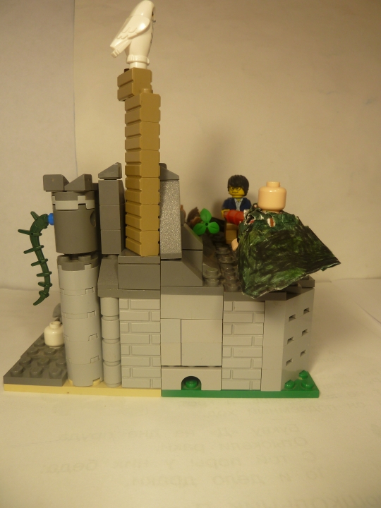 LEGO MOC - 16x16: Duel - Поединок Гарри Поттера и Волан-де-морта.: Вид слева.