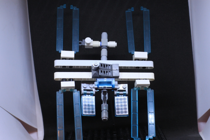 LEGO MOC - 16x16: Micro - МКС : МКС сверху 