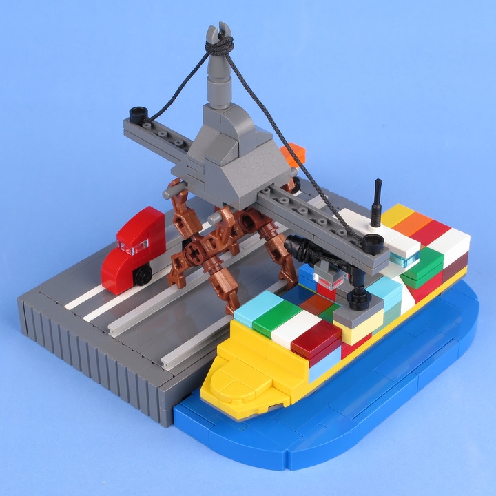 LEGO MOC - 16x16: Micro - МорПорт: Контейнеровоз стоит на погрузке. Грузовики подвозят новые контейнеры. Работа идёт!