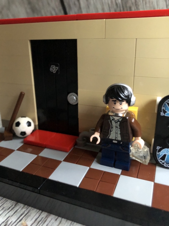 LEGO MOC - LEGO-конкурс 16x16: 'Все работы хороши' - «Здравствуйте, я уже у двери»: Наш герой лицом, давайте поблагодарим всех работников данной профессии и будем относиться к ним с уважением, у меня всё, спасибо!