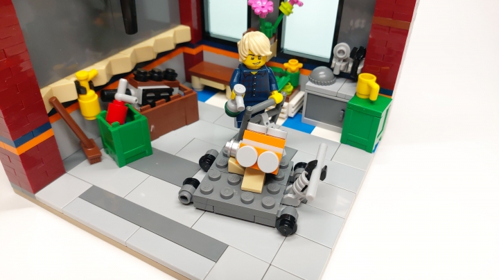 LEGO MOC - LEGO-конкурс 16x16: 'Все работы хороши' - Специалист по ремонту и обслуживанию поршневых авиадвигателей : Смазываем детали двигателя.