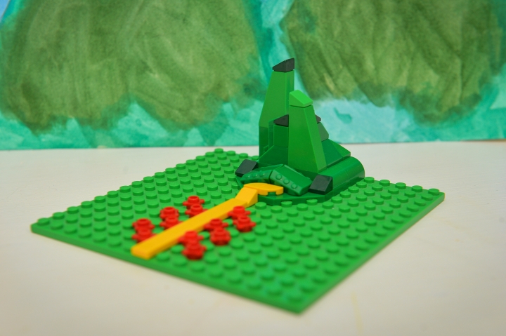 LEGO MOC - LEGO-конкурс 16x16: 'Иллюстрация' - Изумрудный город: вид слева
