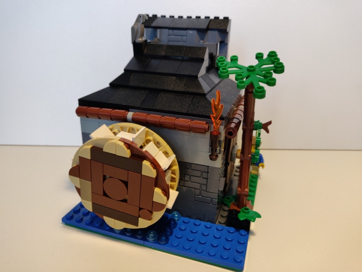 LEGO MOC - LEGO-конкурс 16x16: 'Иллюстрация' - Легенды старой мельницы: Поподробнее колесо. Под ним пенится вода