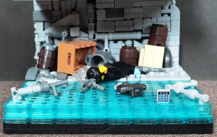 LEGO MOC - LEGO-contest 16x16: 'Cyberpunk' - Контраст 'миров' в киберпанке: А вот и Нижний Город. Не самое приятное место. Здесь валяются ящики и  коробки, которые никто не убирает.