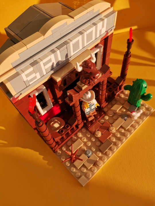 LEGO MOC - LEGO-contest 16x16: 'Western' - SALOON: Вдоль Салуна простилается песчаная дорога с кактусами и редкими кустарниками.