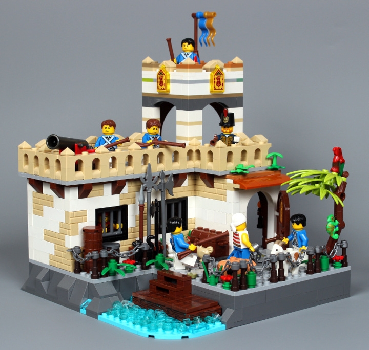 LEGO MOC - LEGO-contest 24x24: 'Pirates' - Форт 'Южный': Здание недавно построено, но уже местами облетает штукатурка.