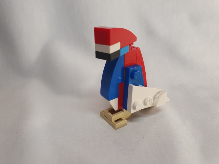 LEGO MOC - LEGO-contest 24x24: 'Pirates' - Капитан Рыжая Коса: Напоследок - близкий друг Рыжей Косы - попугай Джек.
