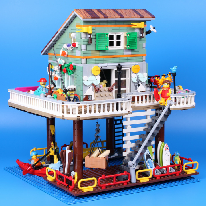 LEGO MOC - LEGO-конкурс 'Светлое будущее' - Всё у нас прекрасно!: Для начала рассмотрим наш дом со всех сторон.