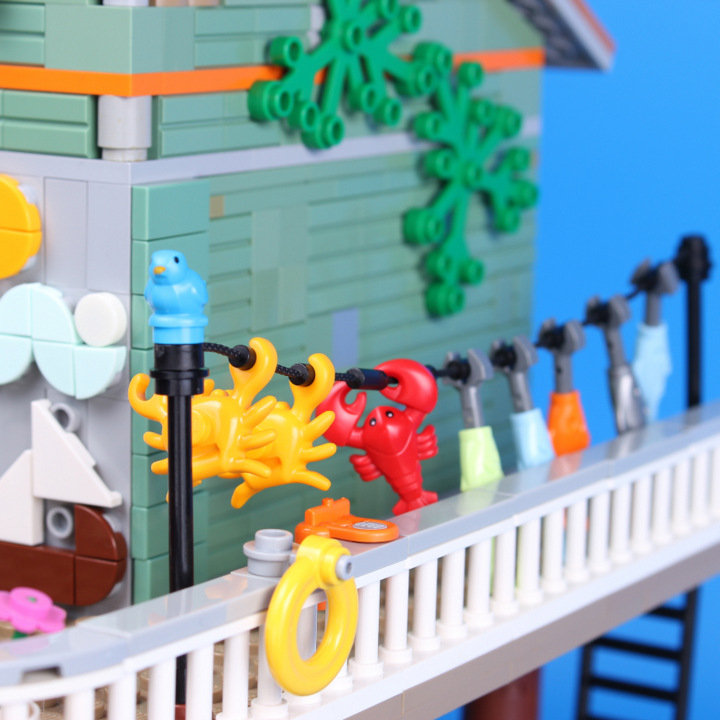 LEGO MOC - LEGO-конкурс 'Светлое будущее' - Всё у нас прекрасно!: Посмотрите, каких разноцветных рыбок умудрился поймать Капитан! И не только рыбок)