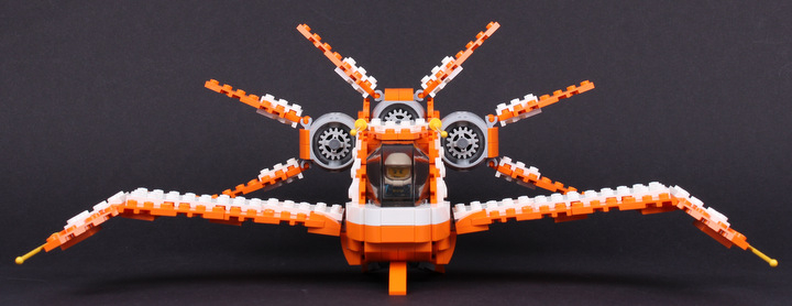 LEGO MOC - LEGO-конкурс 'Путь к звездам' - Рыжик: Фронтальный вид. Узкий силуэт корпуса