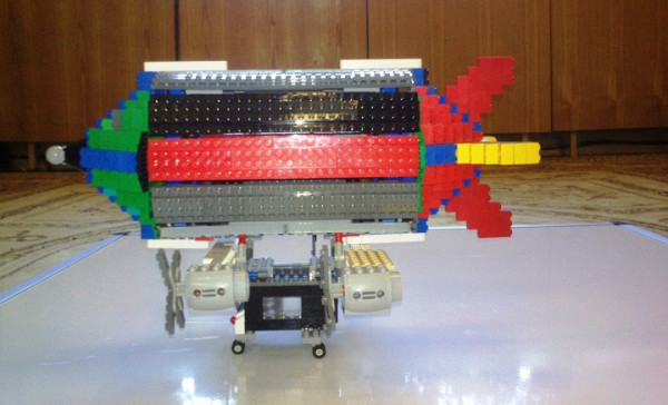 Красно-серый цеппелин