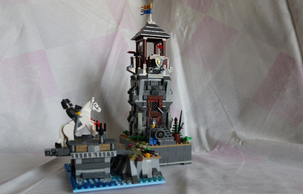 Средневековые дозорная башня и мост.