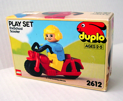 Bricker - LEGO Minifigure - 4555pb169 Duplo Figure, Male, Yellow Legs, Blue  Top, Aviator Helmet Yellow