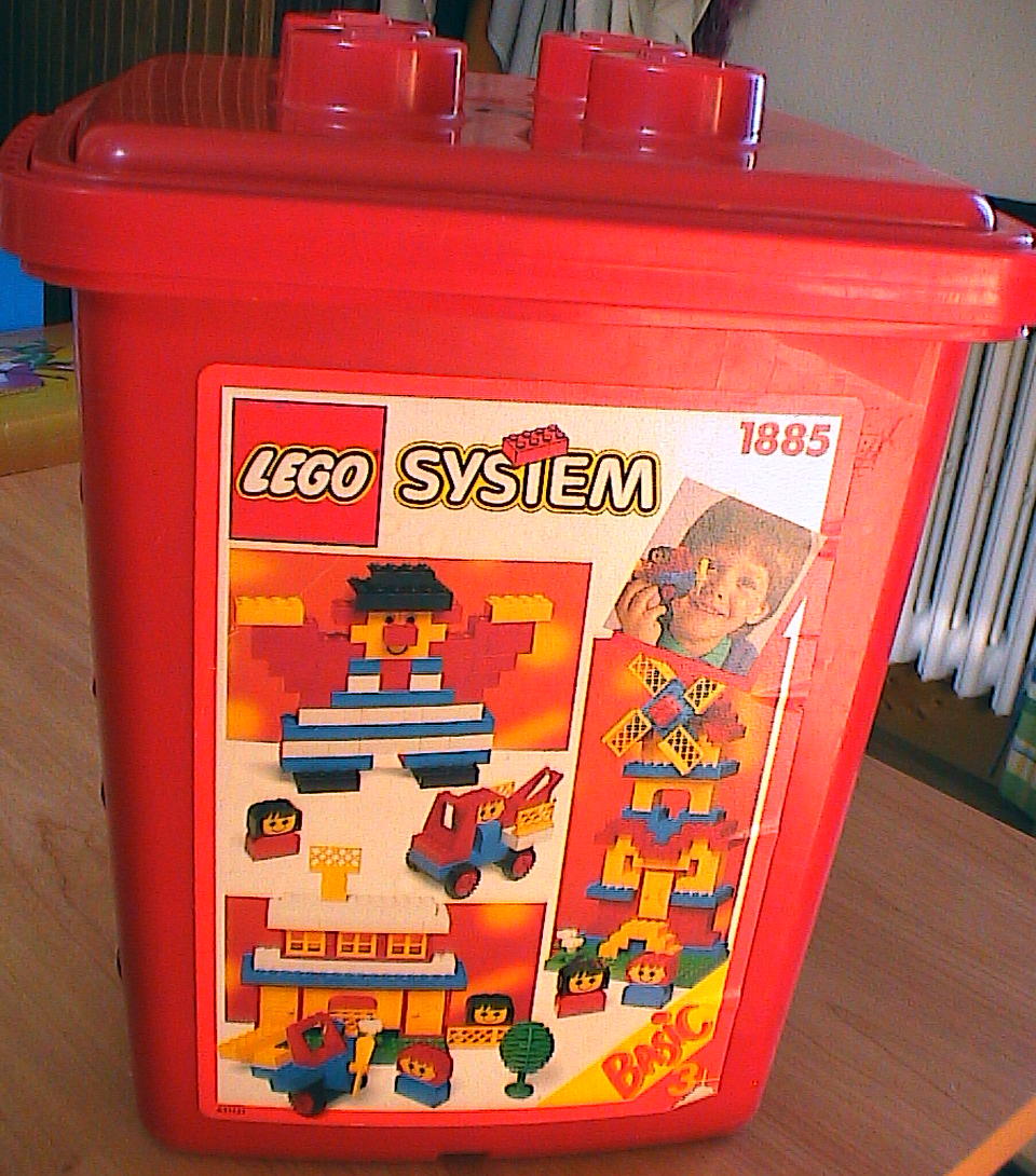 Bricker - Construction Toy by LEGO 1885 Basic Set in Bucket