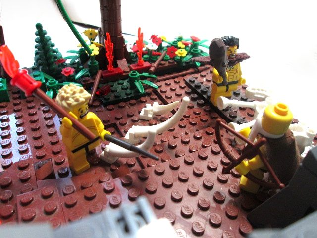 LEGO MOC - Because we can! - Sky fire for people: Отважный первобытный человек, борющийся с суеверным страхом, но все же несущий горящую ветку, упавшую с дерева.