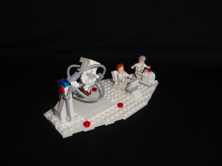 LEGO MOC - Because we can! - Forward to the stars!: Как вам гироскопический тренажер? Как и многое другое здесь это одна из инноваций<br />
Есть желание прокатиться?