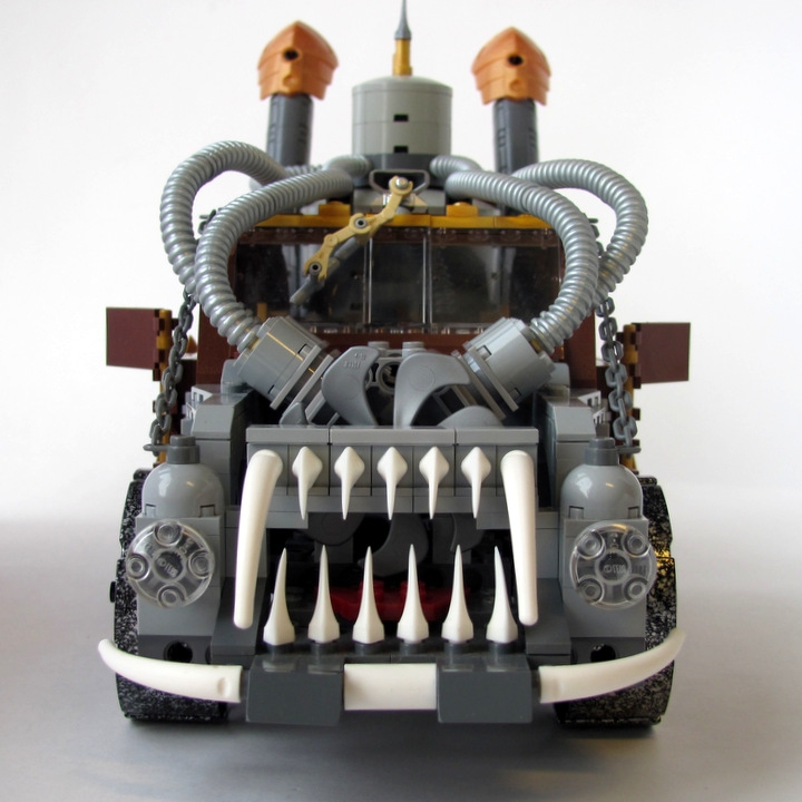 LEGO MOC - Steampunk Machine - Excalibur: <br><i>- Two headlights.</i><br>