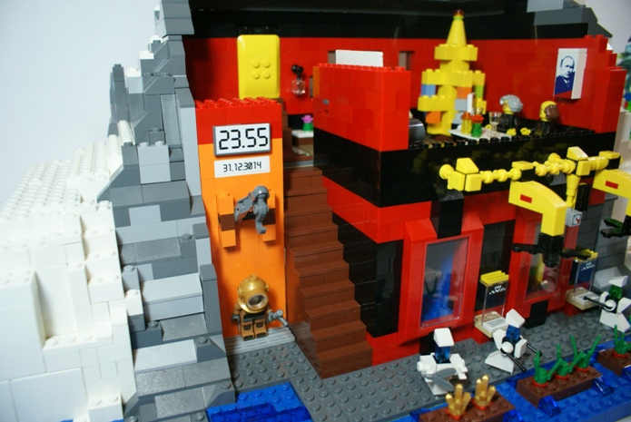 LEGO MOC - New Year's Brick 3015 - 3015-ый, привет из 2015 года: Еще одна фотография (завершающая). Спасибо за внимание.
