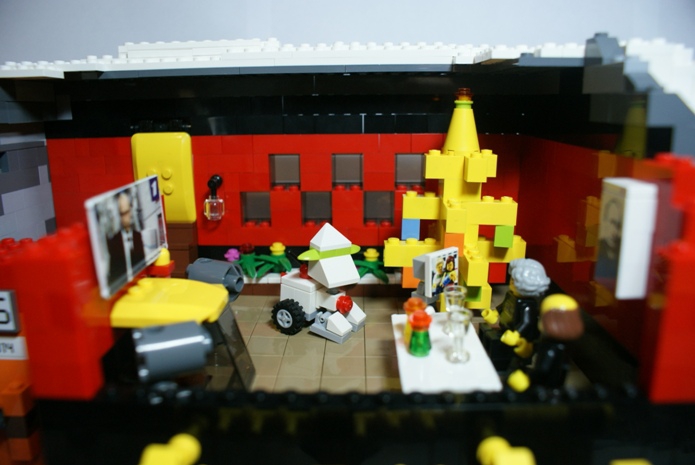 LEGO MOC - New Year's Brick 3015 - 3015-ый, привет из 2015 года: Робопитомец и видеозвонок семьи сына.