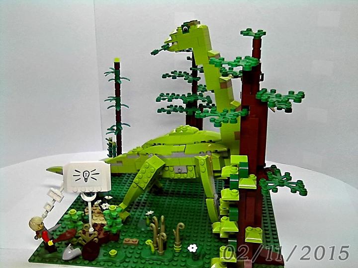 LEGO MOC - Jurassic World - Трагическая былина о зауроподе: Интересно, что же задумал добрый молодец?<br />
<br />
'...Нужно будет летописца уболтать, что голов было три... нет... пять!.. хотя, может и восемь, а две даже огонь изрыгали, еще пара дым пусть пускает...'