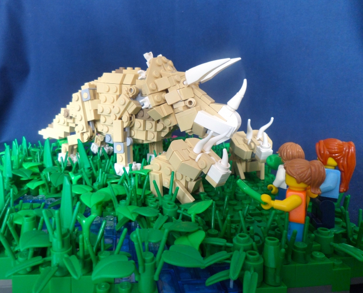 LEGO MOC - Jurassic World - Встреча с трицератопсами
