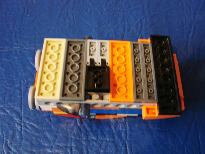 LEGO MOC - Submersibles - Научная подводная лодка: Снизу - входной люк.