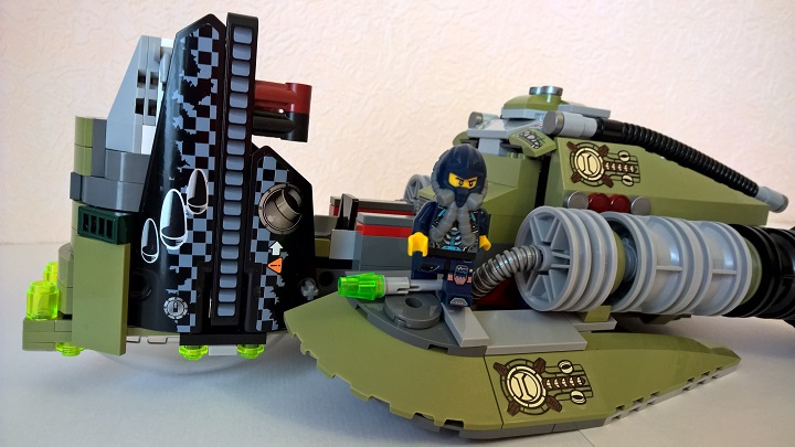 LEGO MOC - Submersibles - Подлодка глубинного агента: немного попозировать для стенгазеты (заодно и своей девушке скинуть фотку, пусть гордится)
