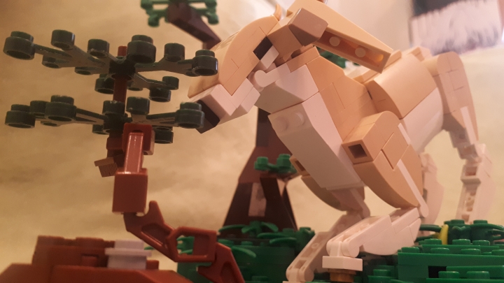 LEGO MOC - Fantastic Beasts And Who Dreams Of Them - Eared doe: Питаются обычными листьями, ягодами.