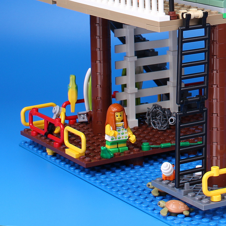 LEGO MOC - LEGO-конкурс 'Светлое будущее' - Всё у нас прекрасно!: А это наша Непоседа. Когда ты живёшь 'на воде' - все водные обитатели становятся ближе.