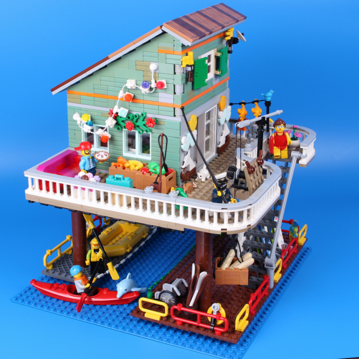 LEGO MOC - LEGO-конкурс 'Светлое будущее' - Всё у нас прекрасно!: Надеюсь, вам понравилась экскурсия по дому нашей мечты.<br><br />
Пусть мечты сбываются! Всем добра!